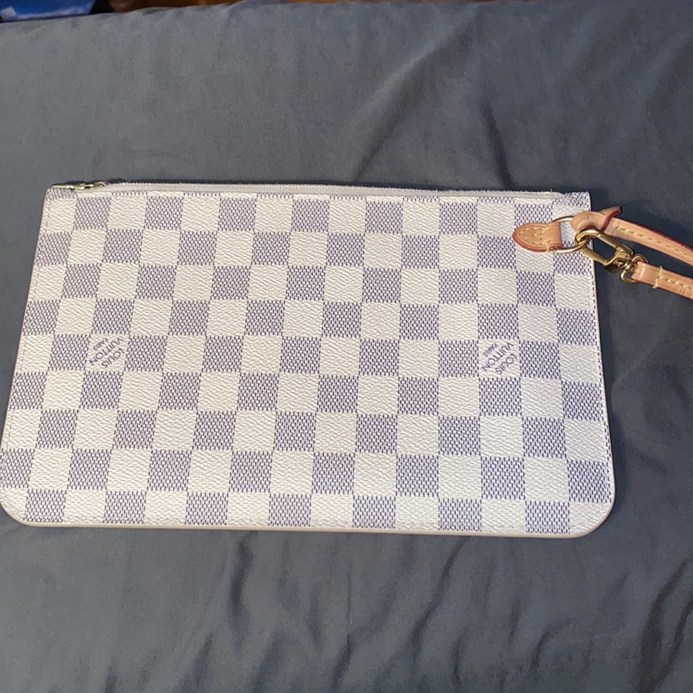 Louis Vuitton Neverfull MM removable pouch/clutch/wristlet Damier Azur material